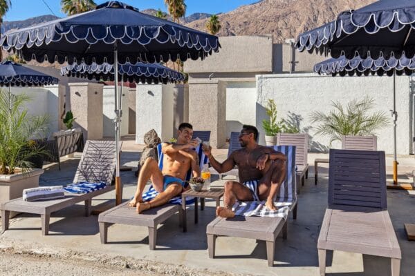 Casa Oliver Hotel & Resort: Gay Men’s Pool Party Area with Sunloungers and Relaxation Areas