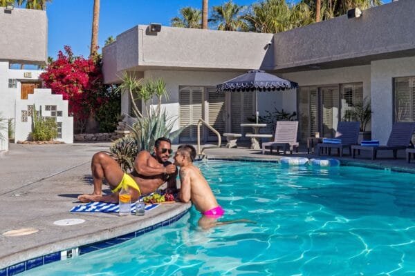 Casa Oliver Hotel & Resort: Gay Men’s Pool Party Area with Sunloungers and Relaxation Areas