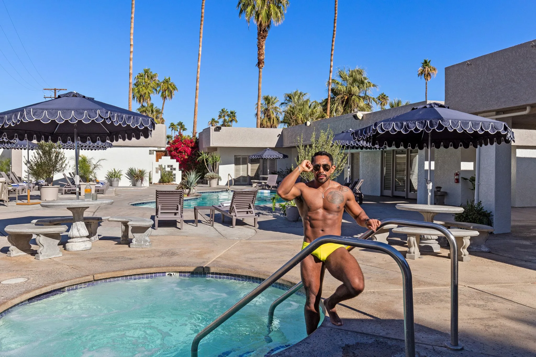 Casa Oliver Hotel & Resort: Gay Men’s Pool Party Area with Sunloungers, Jacuzzi, Hot Tub and Relaxation Areas