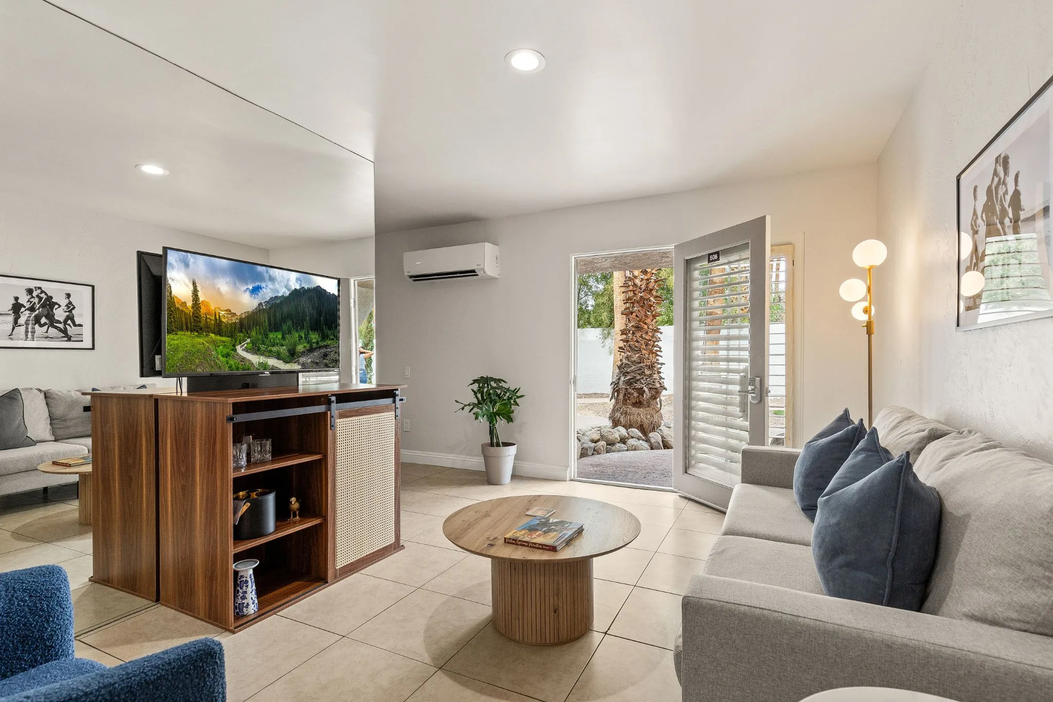 Deluxe Premium King Room with Garden View, TV, Seating Area - Casa Oliver Hotel & Resort