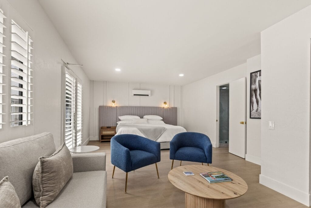 Superior Premium King Room Seating Area - Casa Oliver Hotel & Resort