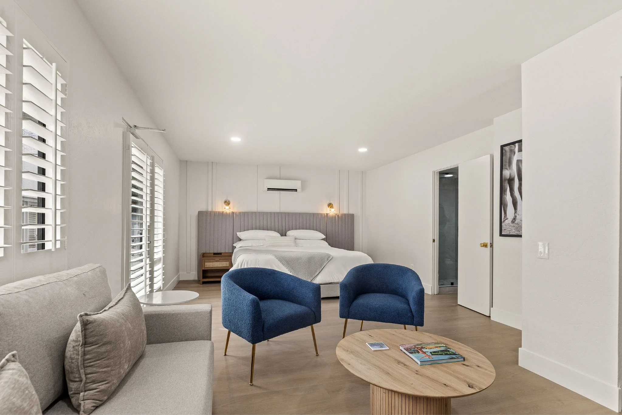 Superior Premium King Room Seating Area - Casa Oliver Hotel & Resort