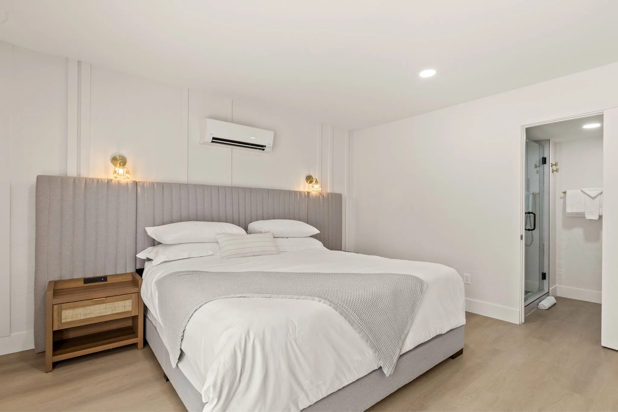 Superior Premium King Room - Casa Oliver Hotel & Resort