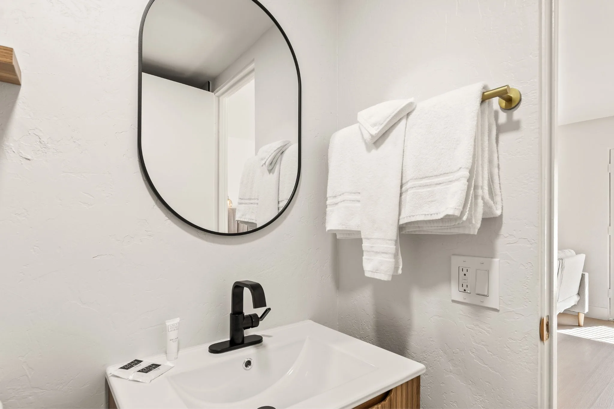 Superior Premium King Room Bathroom - Casa Oliver Hotel & Resort