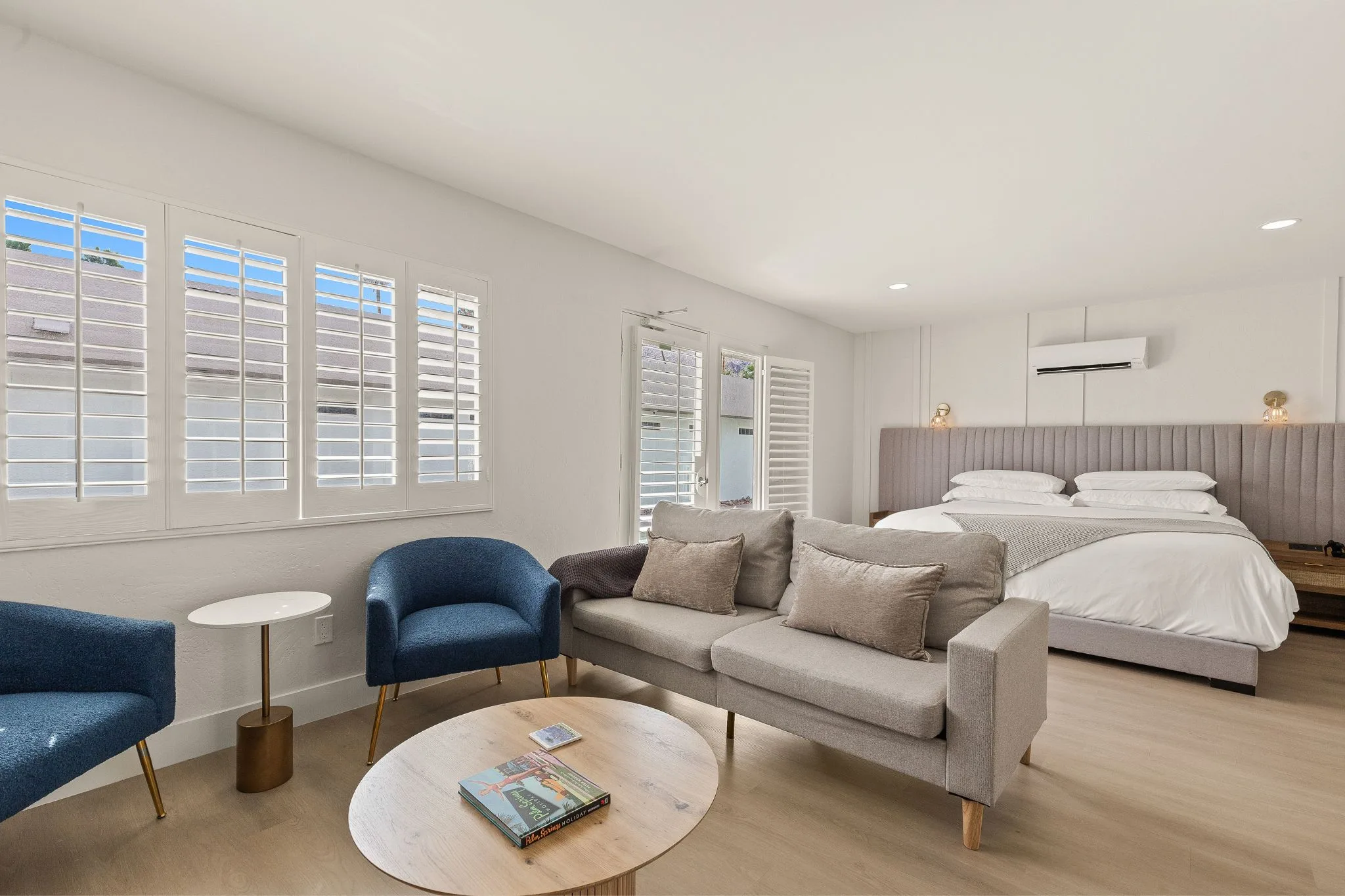 Superior Premium King Room Seating Area - Casa Oliver Hotel & Resort