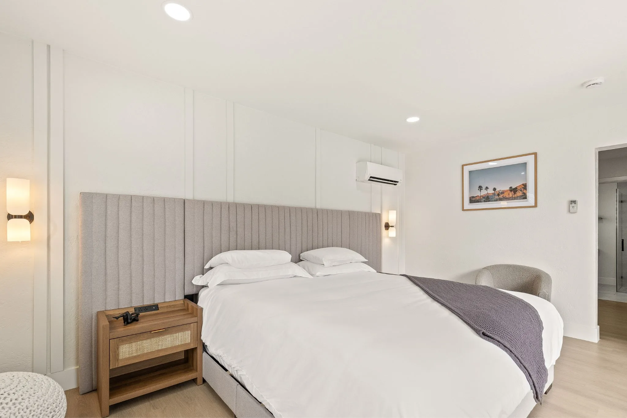 Superior Premium King Room with Pool View - Casa Oliver Hotel & Resort