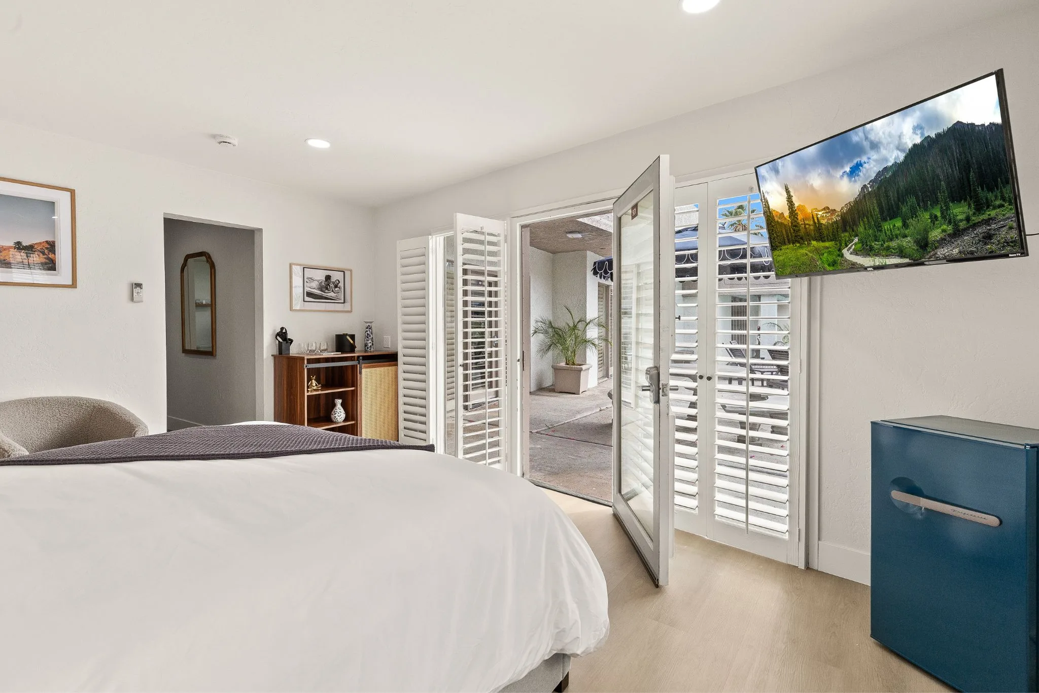 Superior Premium King Room with Pool View - Casa Oliver Hotel & Resort