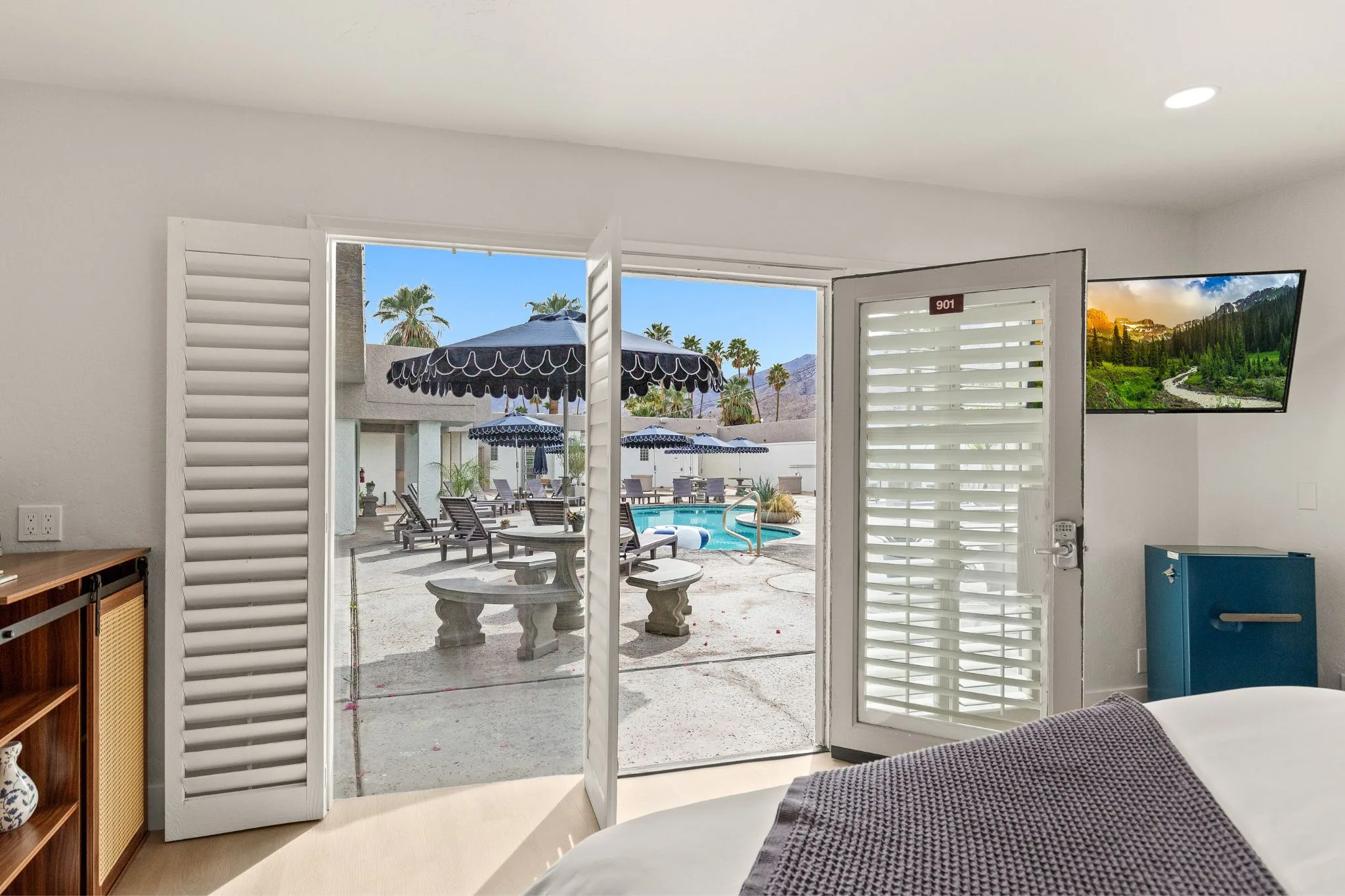 Superior Premium King Room with Pool View - Casa Oliver Hotel & Resort