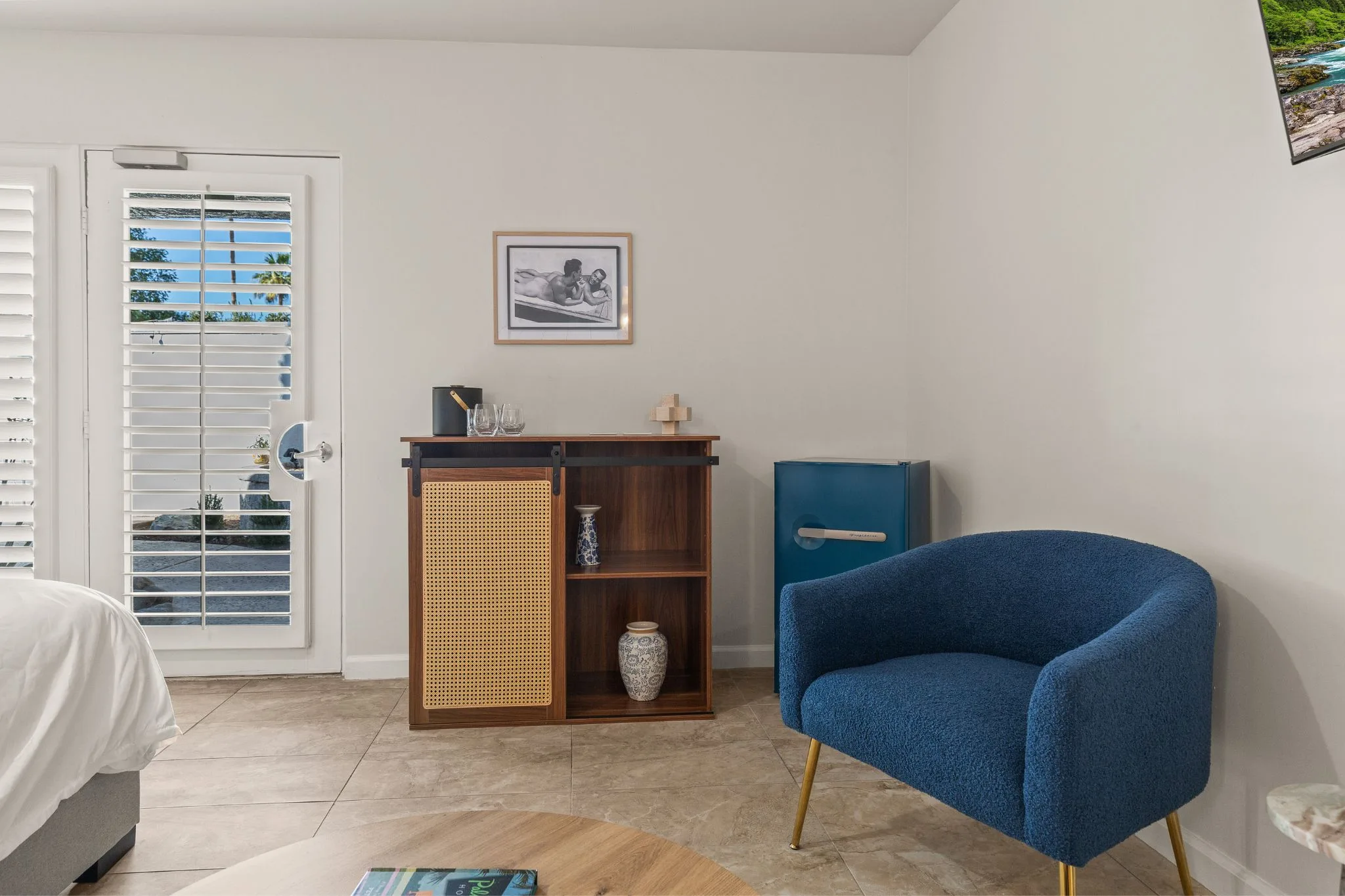 Deluxe King Room with Garden View, TV, Seating Area - Casa Oliver Hotel & Resort