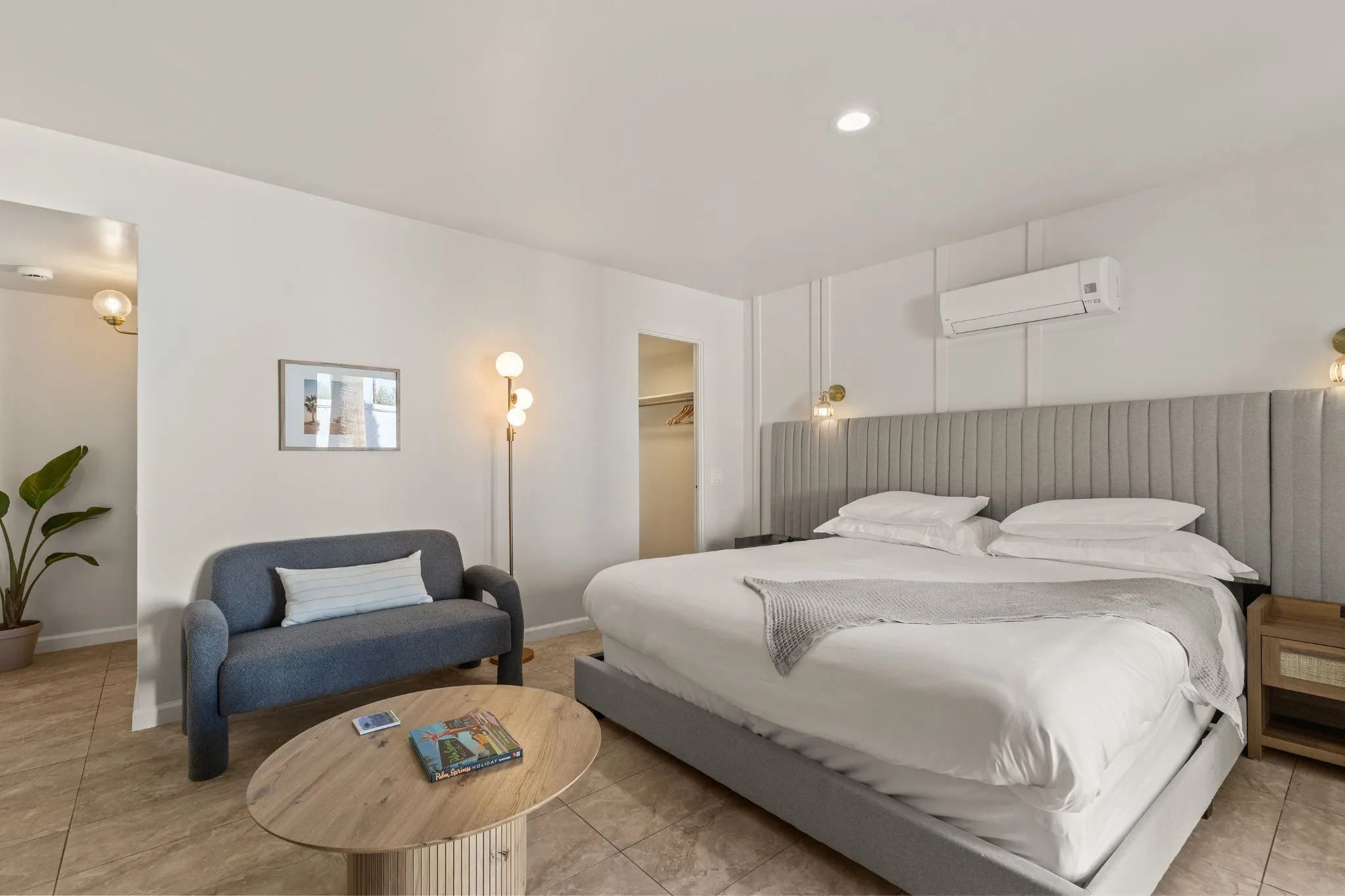 Deluxe King Room with Seating Area, AC - Casa Oliver Hotel & Resort