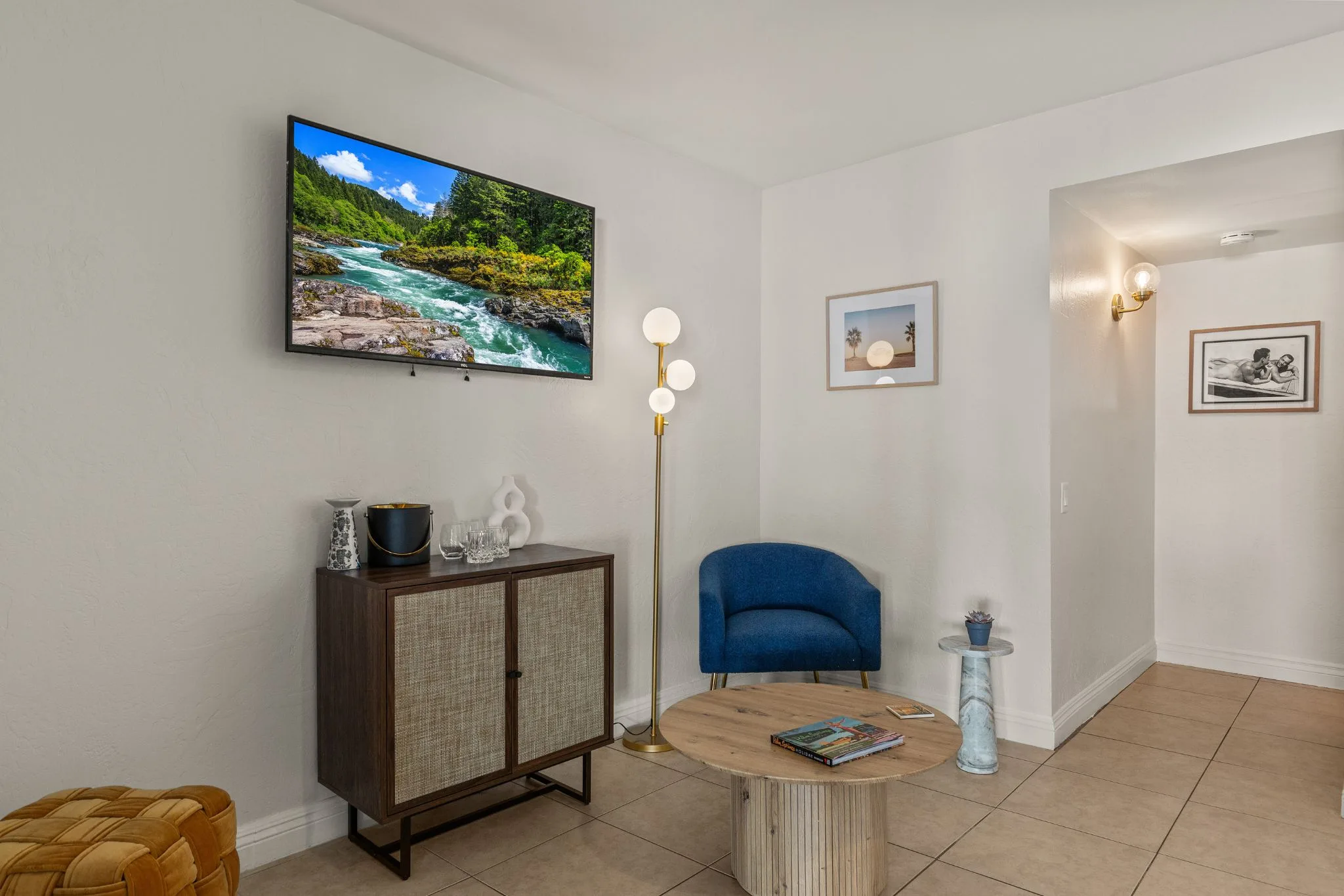 Deluxe King Room with TV, Seating Area - Casa Oliver Hotel & Resort