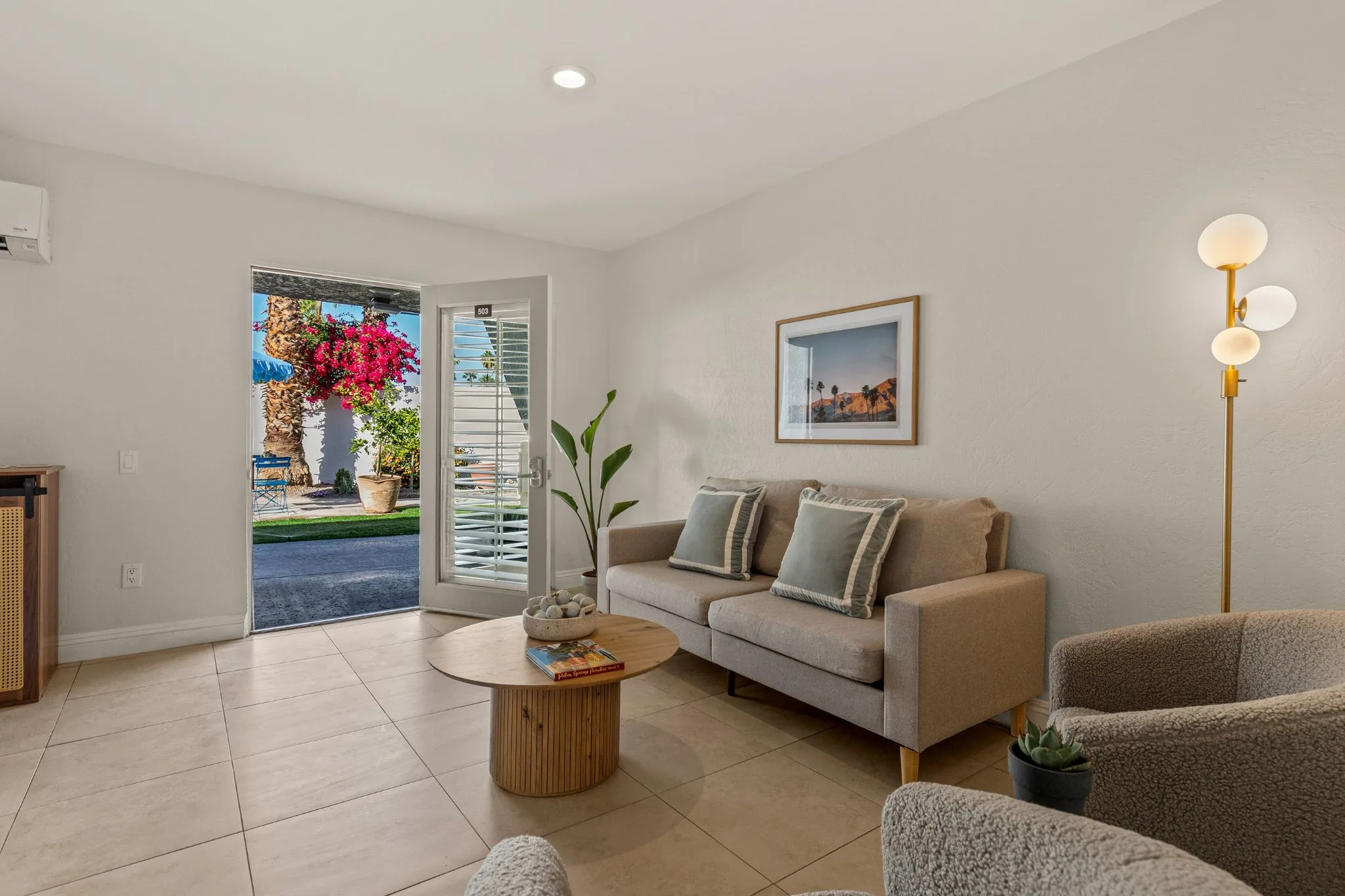 Deluxe Premium King Room with Garden View, Seating Area - Casa Oliver Hotel & Resort