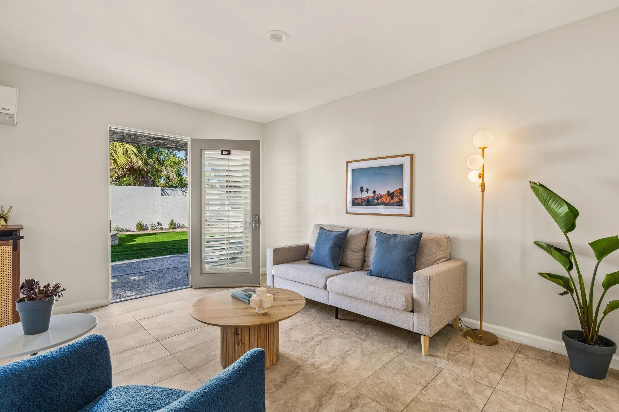 Deluxe Premium King Room with Garden View, Seating Area, AC - Casa Oliver Hotel & Resort