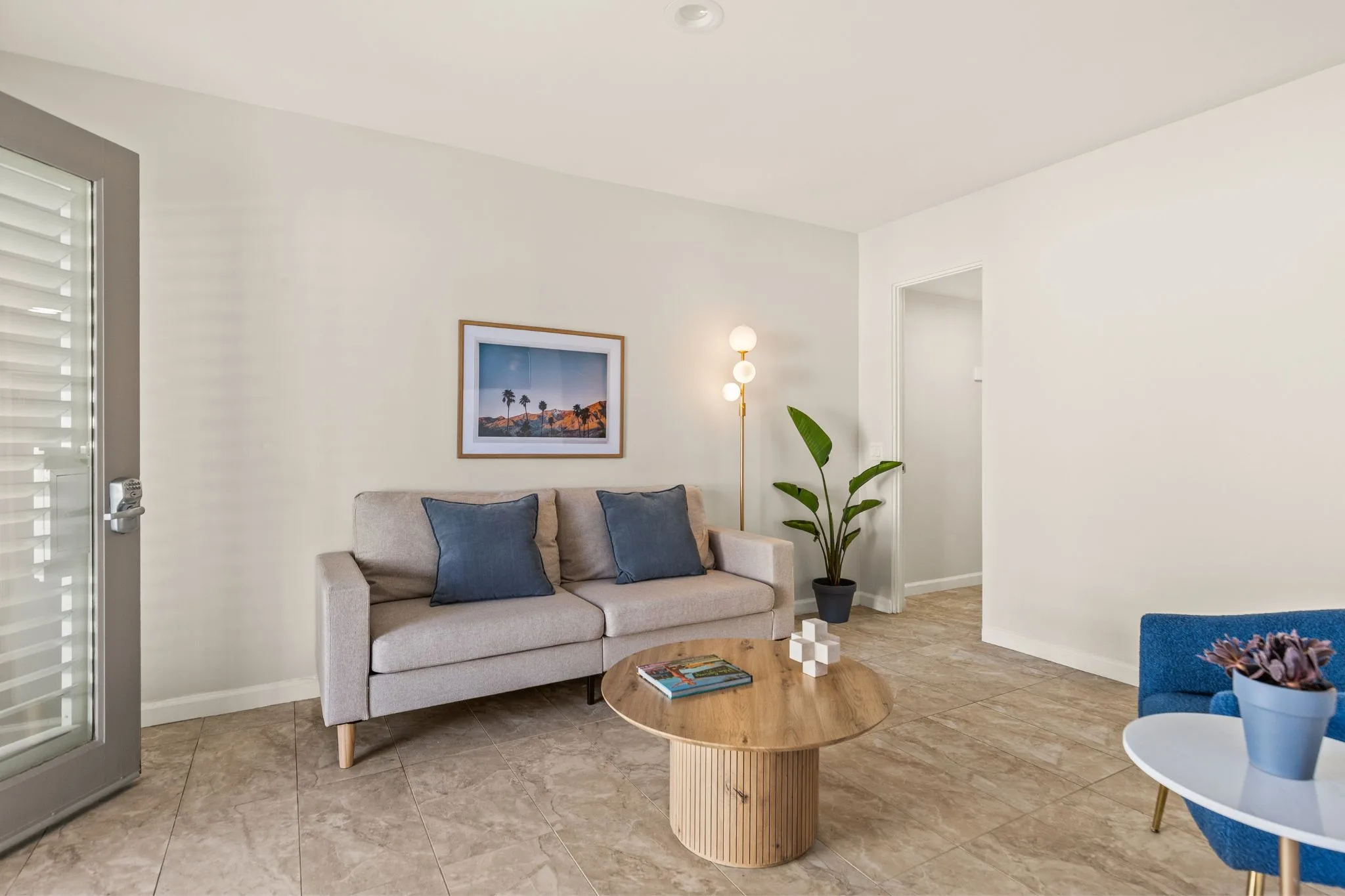 Deluxe Premium King Room with Seating Area - Casa Oliver Hotel & Resort