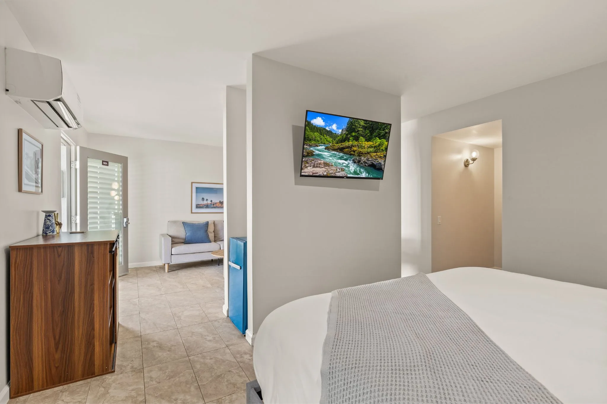 Deluxe Premium King Room with TV, Seating Area, Mini Fridge - Casa Oliver Hotel & Resort