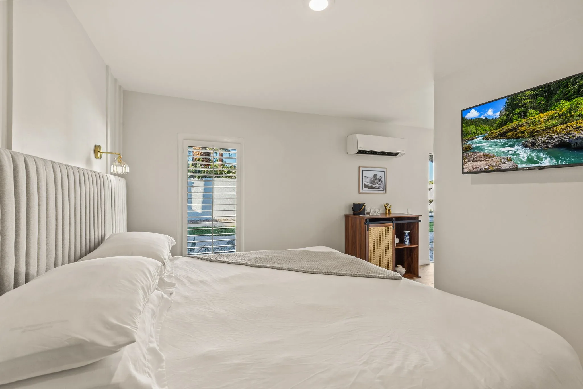 Deluxe Premium King Room with Garden View, TV - Casa Oliver Hotel & Resort